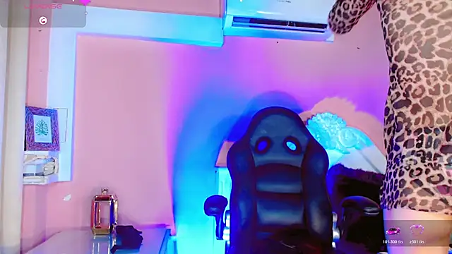 Snapshot of AnnaRouseQueen chatting on February 10, 2026, 9:58 pm AnnaRouseQueen online show from February 10, 2026, 9:58 pm