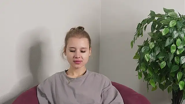 NganZarella online show from November 11, 2025, 6:19 am