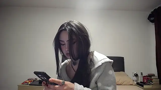 Snapshot of _Pariiss chatting on March 17, 2026, 8:01 pm Pariiss online show from March 17, 2026, 8:01 pm