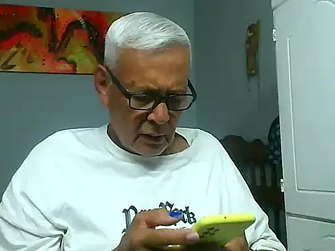 Snapshot of dirtysluttyfist chatting on November 14, 2025, 2:10 pm dirtysluttyfist online show from November 14, 2025, 2:10 pm