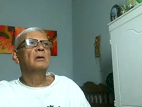 Snapshot of dirtysluttyfist chatting on November 13, 2025, 1:26 pm dirtysluttyfist online show from November 13, 2025, 1:26 pm