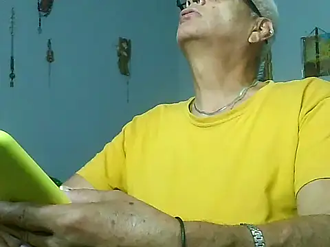 Snapshot of dirtysluttyfist chatting on December 4, 2025, 3:55 pm dirtysluttyfist online show from December 4, 2025, 3:55 pm