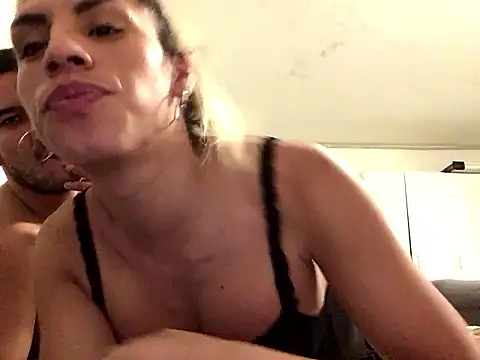 Snapshot of ESTRELLABERECHUCKY chatting on January 6, 2026, 4:22 pm ESTRELLABERECHUCKY online show from January 6, 2026, 4:22 pm