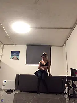 Snapshot of ESTRELLABERECHUCKY chatting on January 9, 2026, 7:54 pm ESTRELLABERECHUCKY online show from January 9, 2026, 7:54 pm