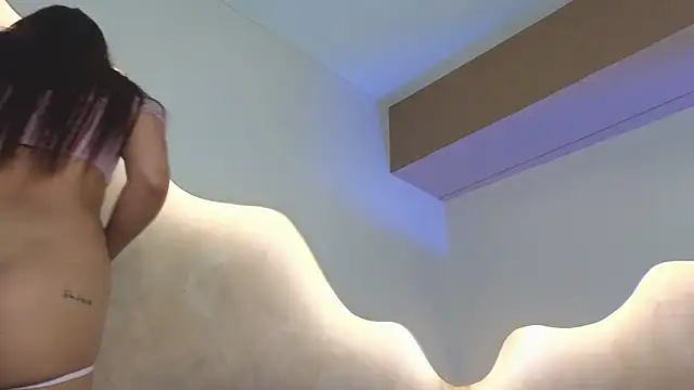 BellaRooux online show from February 4, 2026, 12:33 pm