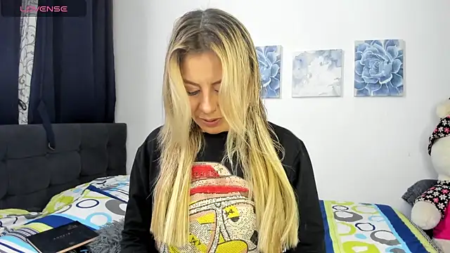 ariannawil online show from May 24, 2026, 4:34 am