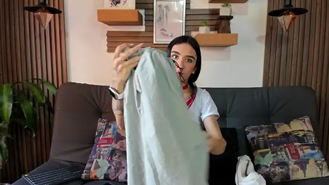 Snapshot of Melany_27 chatting on November 11, 2025, 2:34 pm Melany 27 online show from November 11, 2025, 2:34 pm