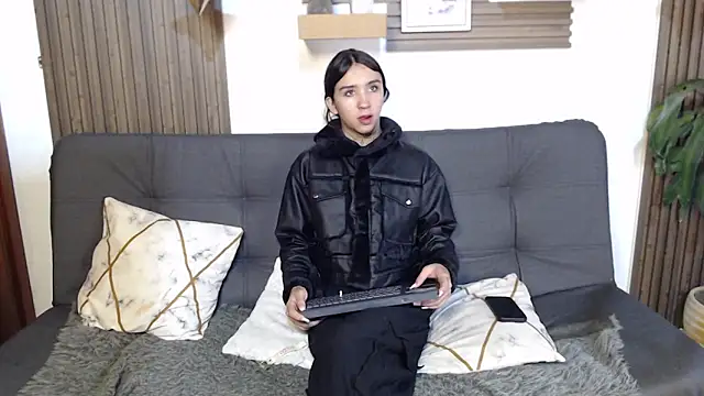 Melany 27 online show from February 24, 2026, 11:44 am