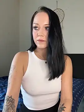 Snapshot of TattooLaraa chatting on November 8, 2025, 1:03 pm TattooLaraa online show from November 8, 2025, 1:03 pm