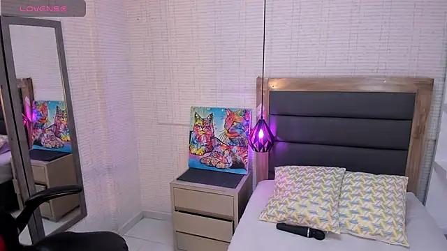 IRENNEBLAZER online show from February 19, 2026, 12:46 pm