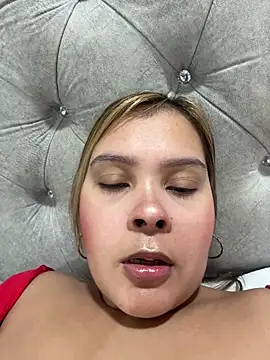 Snapshot of MelodySanz chatting on February 6, 2026, 2:40 am MelodySanz online show from February 6, 2026, 2:40 am