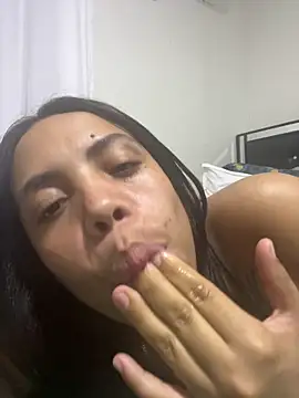 23Quenn online show from November 8, 2025, 5:22 am