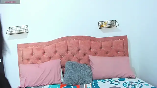 Snapshot of sara_hott_0 chatting on November 7, 2025, 10:57 pm sara hott 0 online show from November 7, 2025, 10:57 pm