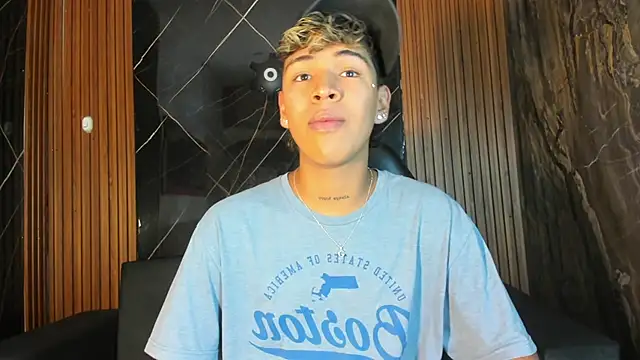 Timmy Kiing  online show from December 4, 2025, 8:41 pm