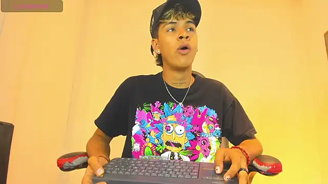 Snapshot of Timmy_Kiing_ chatting on November 26, 2025, 8:20 pm Timmy Kiing online show from November 26, 2025, 8:20 pm