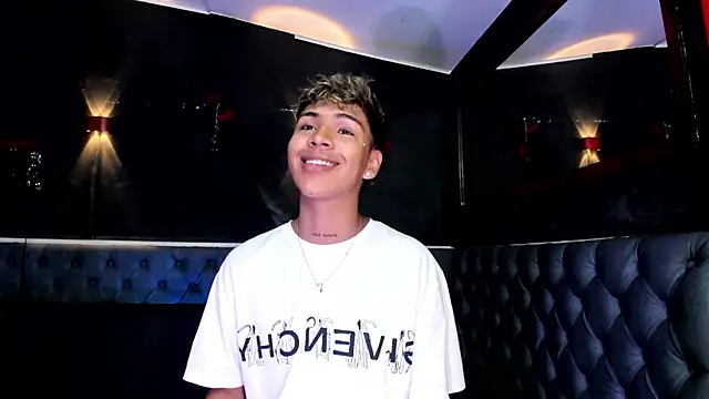 Timmy Kiing  online show from December 23, 2025, 12:00 am