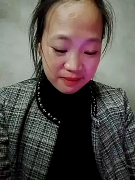 Snapshot of Yumiik2kk chatting on November 16, 2025, 9:58 am Yumiik2kk online show from November 16, 2025, 9:58 am