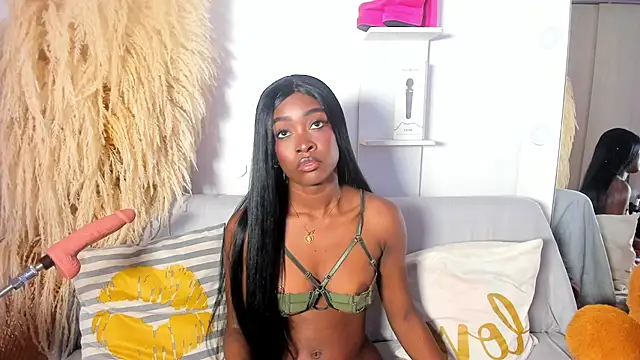 Snapshot of Deniis01 chatting on November 21, 2025, 2:16 pm Deniis01 online show from November 21, 2025, 2:16 pm