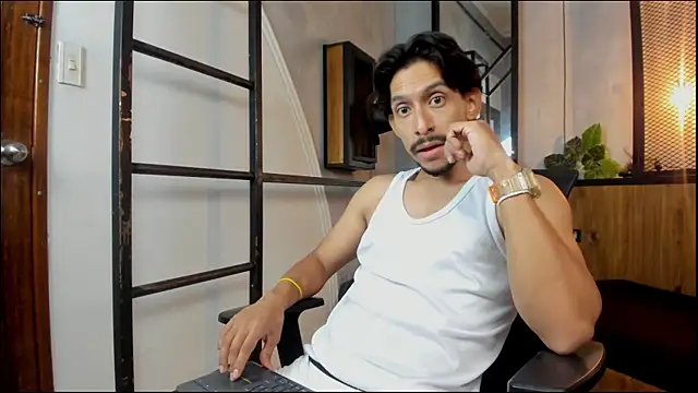 Snapshot of DylanRay_18 chatting on November 10, 2025, 7:08 pm DylanRay 18 online show from November 10, 2025, 7:08 pm