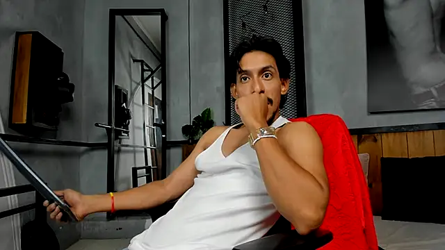 Snapshot of DylanRay_18 chatting on November 9, 2025, 7:18 pm DylanRay 18 online show from November 9, 2025, 7:18 pm