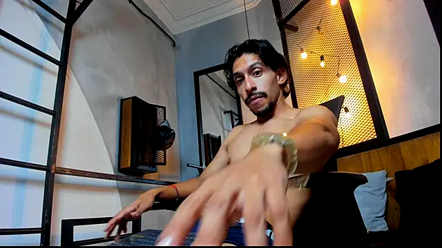 Snapshot of DylanRay_18 chatting on November 12, 2025, 7:18 pm DylanRay 18 online show from November 12, 2025, 7:18 pm