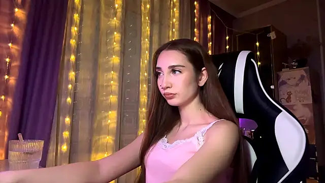 HollyPaw online show from December 20, 2025, 8:01 pm