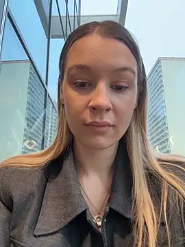 SashaCatt online show from November 10, 2025, 7:57 am