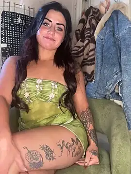 ValayaNoire online show from December 1, 2025, 3:02 pm