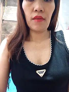 Snapshot of Hini68 chatting on November 15, 2025, 7:34 am Hini68 online show from November 15, 2025, 7:34 am