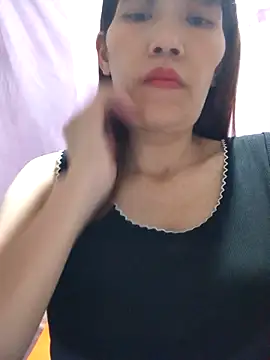 Snapshot of Hini68 chatting on November 17, 2025, 12:53 pm Hini68 online show from November 17, 2025, 12:53 pm