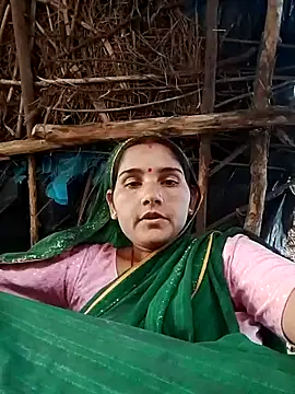 Snapshot of Seema_ji12 chatting on April 13, 2026, 1:31 am Seema ji12 online show from April 13, 2026, 1:31 am