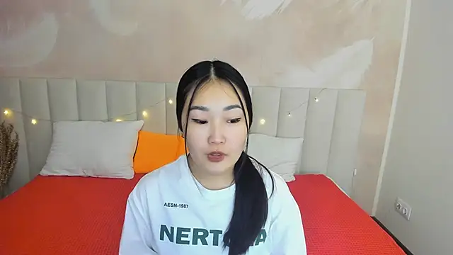 LanaMeiz online show from November 12, 2025, 9:35 am