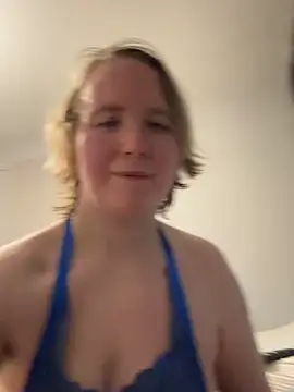 Snapshot of MollyWest_ chatting on November 13, 2025, 7:29 pm MollyWest online show from November 13, 2025, 7:29 pm