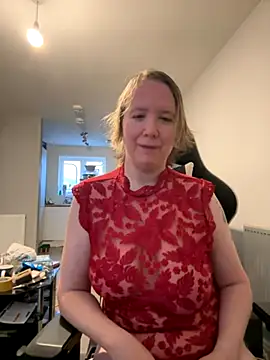 Snapshot of MollyWest_ chatting on November 19, 2025, 8:03 am MollyWest online show from November 19, 2025, 8:03 am