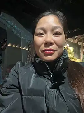 Lyla john online show from December 14, 2025, 2:07 am