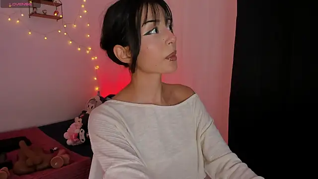 Tamara Aluna  online show from July 8, 2026, 8:09 pm