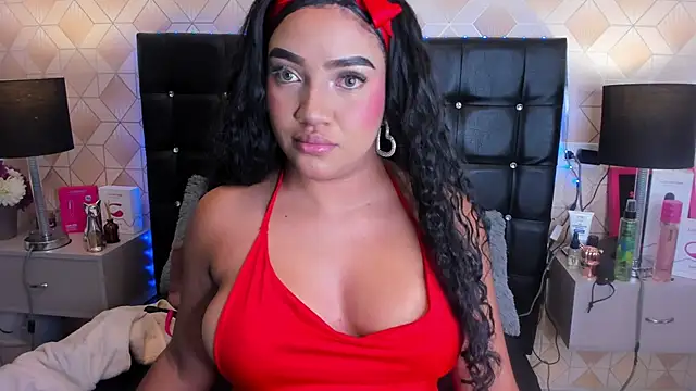 Mia Beella online show from November 19, 2025, 1:44 pm