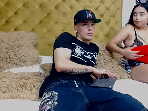 Snapshot of ZaraAndLuar chatting on November 12, 2025, 7:40 pm ZaraAndLuar online show from November 12, 2025, 7:40 pm