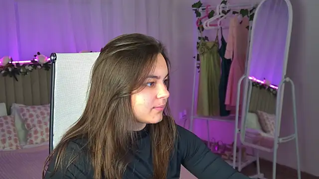 FrancescaCavaliere online show from July 8, 2026, 3:56 pm