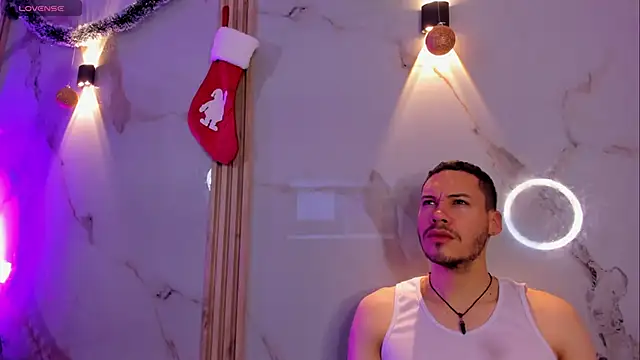 Aron and molly online show from December 20, 2025, 12:08 pm