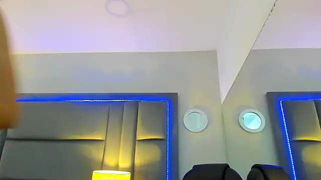 EllaEvanz online show from March 1, 2026, 2:17 pm