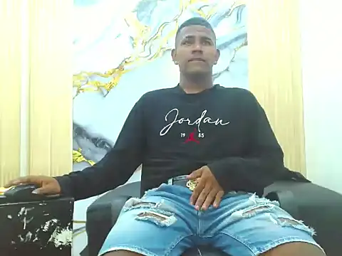 Snapshot of StraightBigCockk chatting on November 9, 2025, 2:04 am StraightBigCockk online show from November 9, 2025, 2:04 am