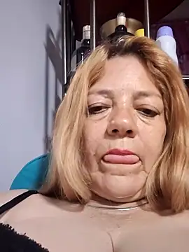 karlaanqui1 online show from May 19, 2026, 10:33 am