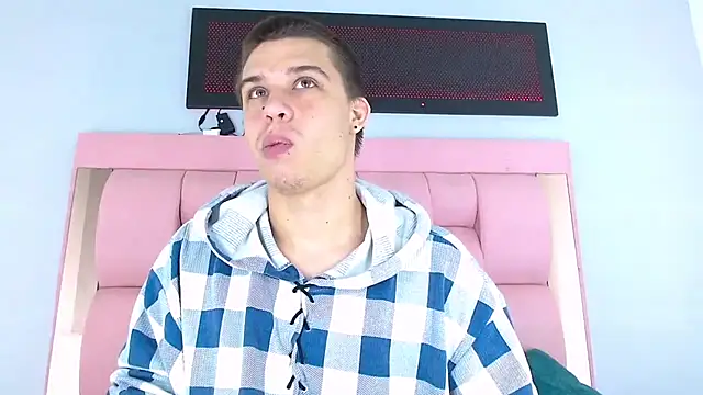 Liam York  online show from December 2, 2025, 10:00 pm