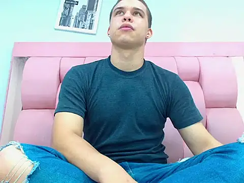 Liam York  online show from November 17, 2025, 1:26 pm