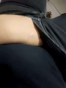 juliaaninha online show from January 9, 2026, 11:28 am