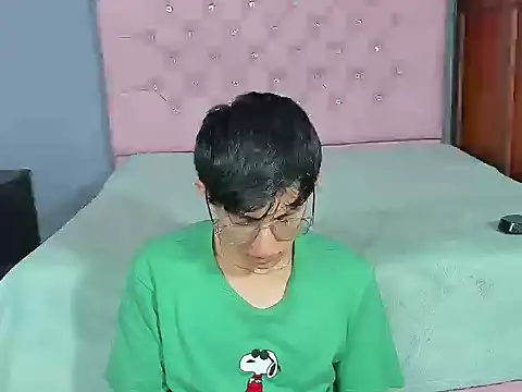 ElanGiraldo online show from January 17, 2026, 10:57 pm