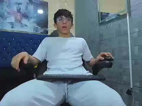 Snapshot of ElanGiraldo chatting on March 27, 2026, 11:27 pm ElanGiraldo online show from March 27, 2026, 11:27 pm