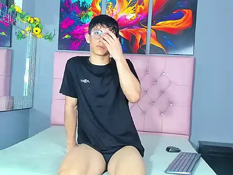 ElanGiraldo online show from February 14, 2026, 9:37 pm