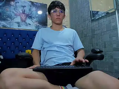 Snapshot of ElanGiraldo chatting on March 26, 2026, 11:13 pm ElanGiraldo online show from March 26, 2026, 11:13 pm